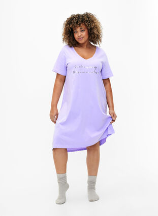 Zizzifashion Organic cotton nightdress with V-neck, Lavender Decide, Model image number 2