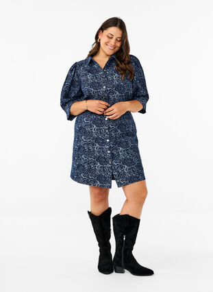 Zizzifashion Short denim shirt dress with rose pattern, Denim Rose AOP, Model image number 3