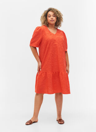 Zizzifashion Textured dress with short puff sleeves, Mandarin Red, Model image number 2