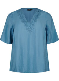 Viscose blouse with v-neck and embroidery detail