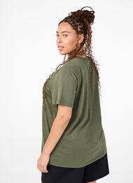 Basic cotton T-shirt with round neck, Thyme, Model