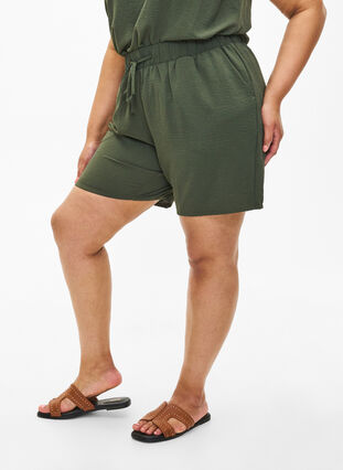 Zizzifashion Shorts with pockets and elastic waistband, Thyme, Model image number 2