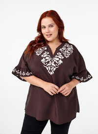Short-sleeved blouse with print and ruffles, Seal Brown, Model