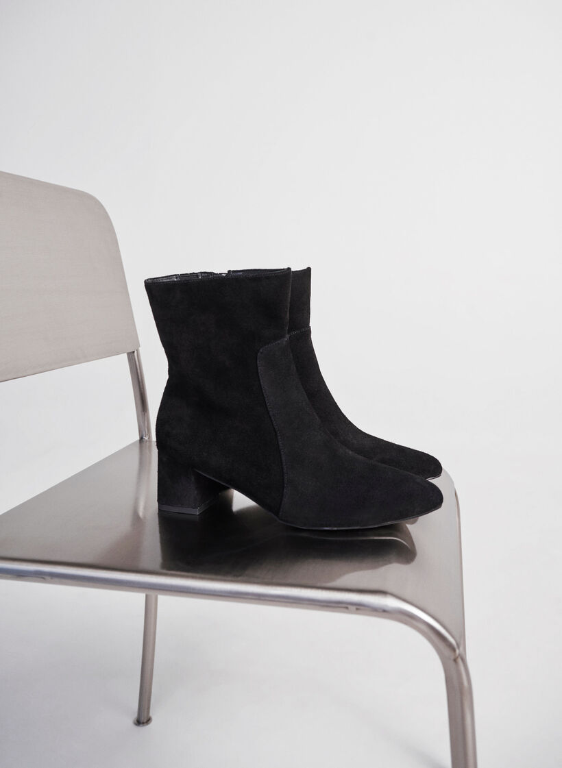 Wide fit - Suede ankle boots with heel, Black, Image