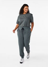 Loose tracksuit trousers with pockets, Urban Chic, Model