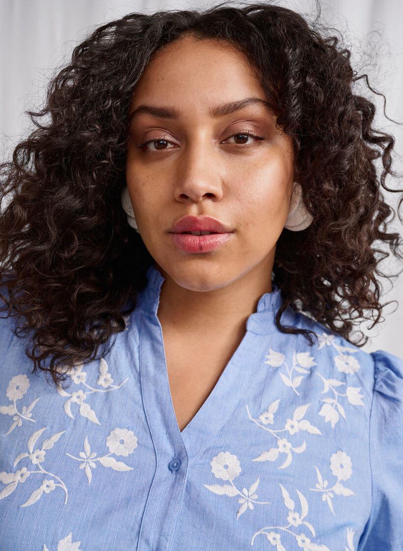 Cotton shirt blouse with embroidered flowers, Vista Bl. W. White, Image