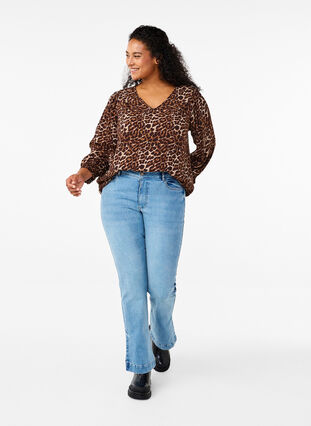 Zizzifashion Leopard print blouse with 3/4 sleeves, Leo AOP, Model image number 2