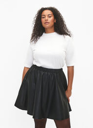 Imitated leather skirt with loose fit, Black, Model