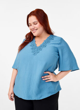 Zizzifashion Viscose blouse with v-neck and embroidery detail, Blue Heaven, Model image number 0