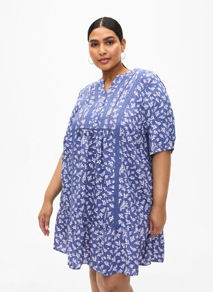 Zizzifashion Short viscose dress with lace trim and A-line cut, M. Blue Flower AOP, Model image number 0