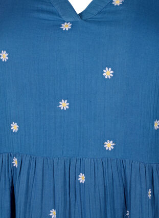 Zizzifashion Soft cotton dress with embroidered flowers, Blue Horizon Daisy, Packshot image number 2