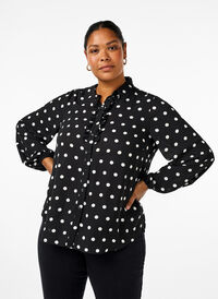 Dotted shirt with ruffles, Black W. White Dot, Model