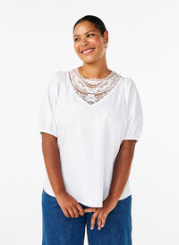 Short-sleeved blouse with lace detail, Bright White, Model