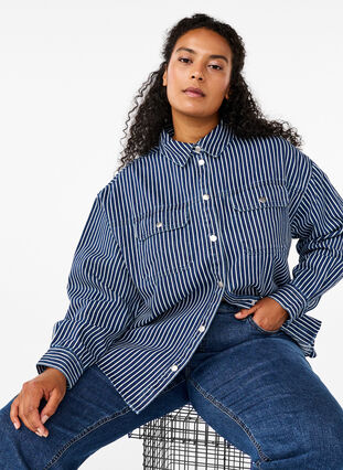 Zizzifashion Striped denim shirt with chest pockets, Blue Denim Stripe, Model image number 2