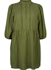 Knee-length dress with embroidery and 3/4 sleeves