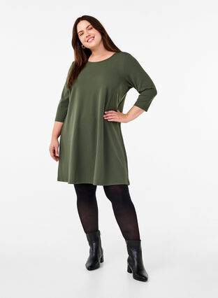 Zizzifashion FLASH - Short dress with an A-line shape and 3/4 sleeves, Thyme, Model image number 3