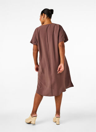 Zizzifashion V-neck dress in viscose, Chocolate Martini, Model image number 1