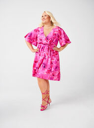 Knee-length dress with floral print and wrap look, Pink Rose AOP, Model