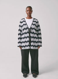 Patterned cardigan with ties, , Model