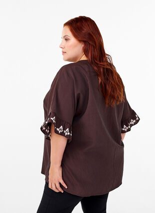 Zizzifashion Short-sleeved blouse with print and ruffles, Seal Brown, Model image number 1