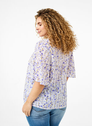 Zizzifashion V-neck short sleeve blouse with floral print, Sand Verbena AOP, Model image number 1