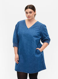 Tunic in denim with v neck, Medium Blue Denim, Model