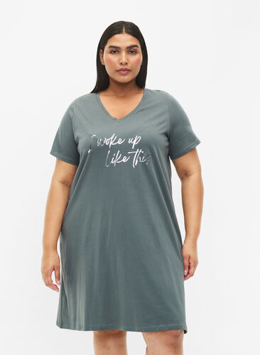 Zizzifashion Organic cotton nightdress with V-neck, Balsam Green Woke, Model image number 0