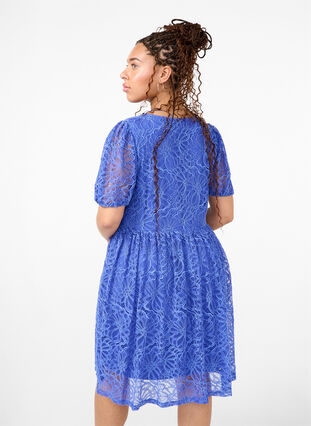 Zizzifashion Short-sleeved lace dress with v-neck, Dazzling Blue, Model image number 1