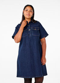 Denim dress with short sleeves and chest pockets, Dark Blue Denim, Model