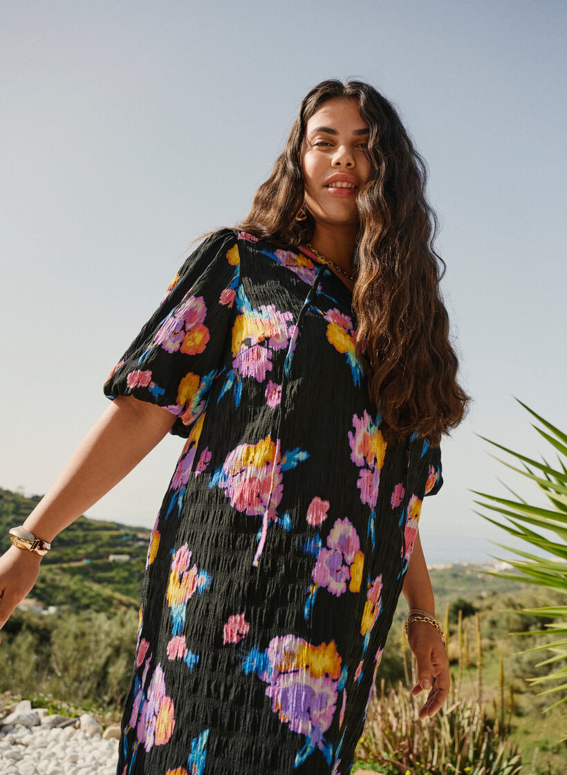 Dress with short puff sleeves and floral print, Black w. flower AOP, Image