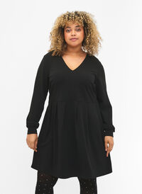 A-shape dress with v-neck, Black, Model