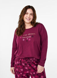 Cotton nightshirt with text print, Fig w. Blossom, Model