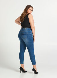 Cropped Amy jeans with a zip, Blue denim, Model