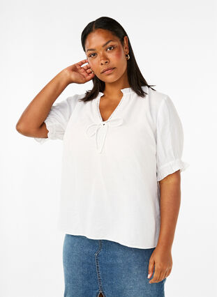 Zizzifashion Short-sleeved viscose blouse with ruffle details, Bright White, Model image number 0