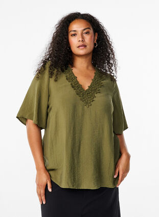 Zizzifashion Viscose blouse with v-neck and embroidery detail, Winter Moss, Model image number 0