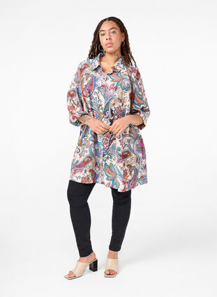 Zizzifashion Paisley print viscose tunic with 3/4 sleeves, Sand Do. Paisley AOP, Model image number 2