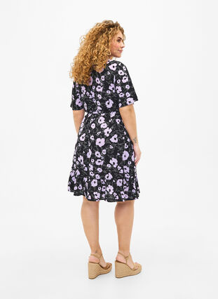 Zizzifashion Printed wrap dress with short sleeves, Black Flower AOP, Model image number 1