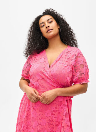 Zizzifashion Wrap dress with lace and short sleeves, Pink Carnation, Model image number 2