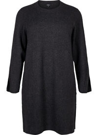 Knitted dress with a round neck and slit