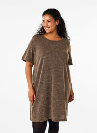 T-shirt dress with pockets and short sleeves, Caribou, Model