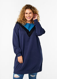 Long sweatshirt with colourblock, Navy B. Color Block, Model