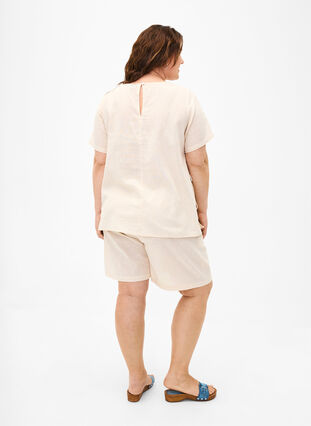 Zizzifashion Loose shorts in cotton blend with linen, Sandshell, Model image number 1