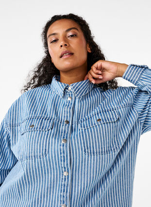 Zizzifashion Solid-colored denim shirt with chest pockets, Light B.Denim Stripe, Model image number 3